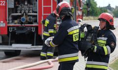 Nastolatkowie chcieli spalić zeszyt. Spłonęła murawa orlika w Mińsku Mazowieckim