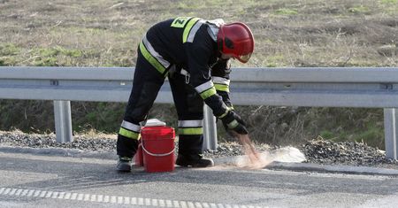 Pożar ciężarówki na A2. Na drodze 20 ton paszy