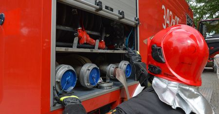 Wypadek cysterny z gazem pod Warszawą. "Może dojść do wybuchu"