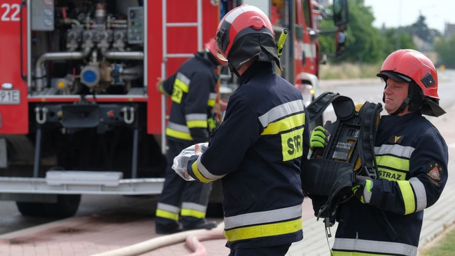 Pożar boiska gasili strażacy