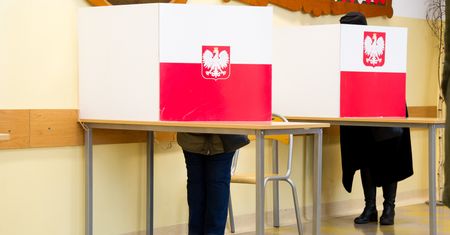 Wybory do Sejmu i Senatu 2019. Jak głosować poza miejscem zameldowania i przez pośrednika? Trzeba się spieszyć