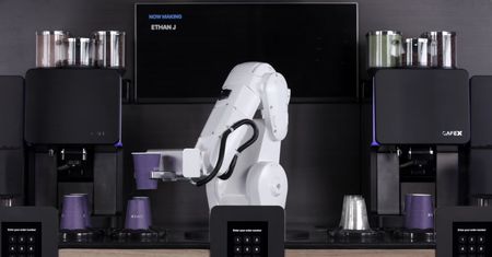Ten robot może odebrać ludziom zawód. Już teraz obsługuje 400 osób dziennie