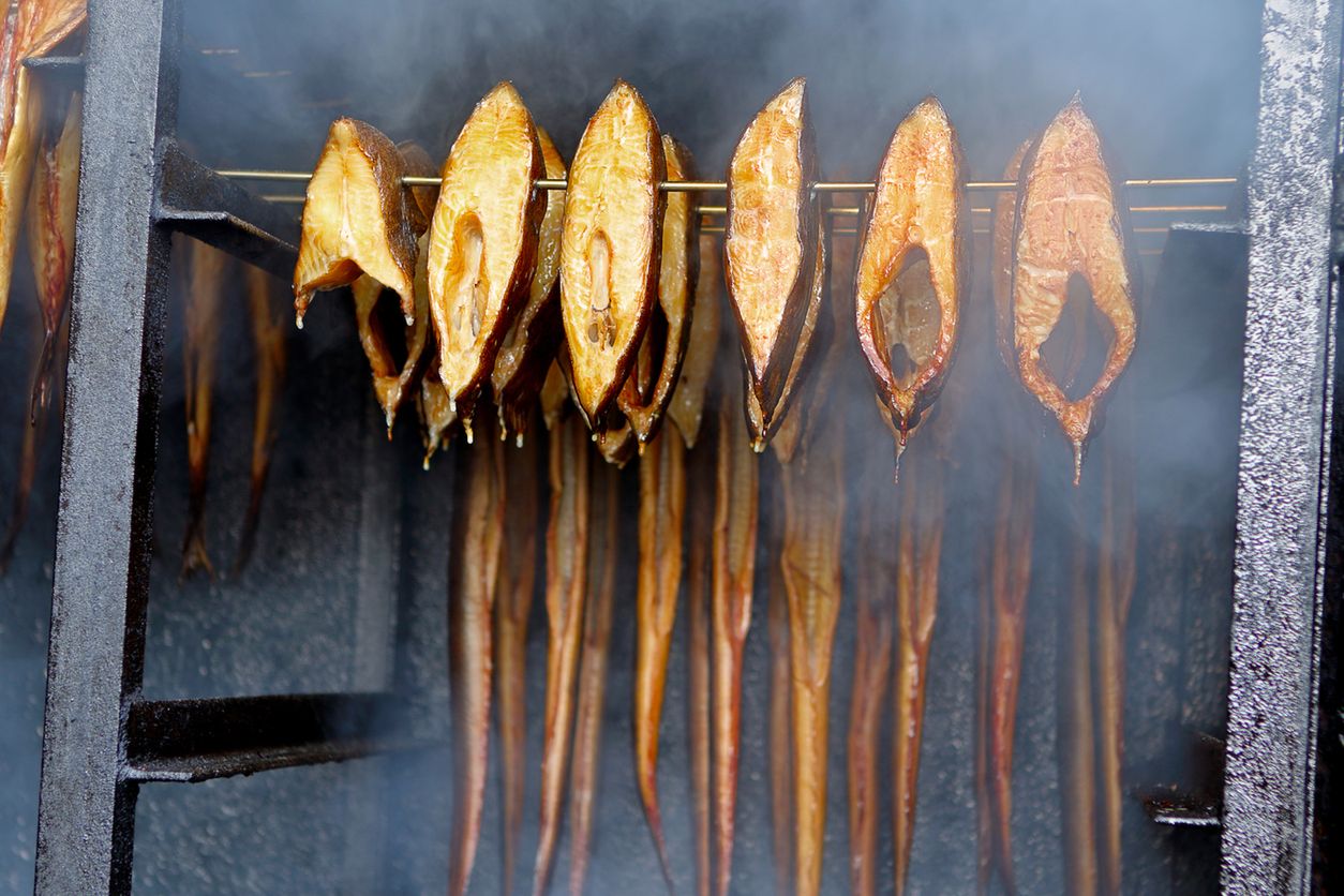 W ogrodzie możesz mieć swoją własną wędzarnię z grillem