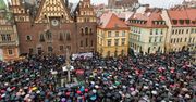 Rocznica Czarnego Poniedziałku. Happening na wrocławskim Rynku zamiast Marszu w Obronie Kobiet