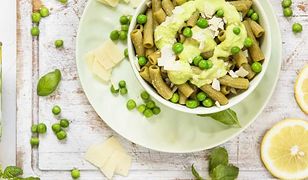 Makaron rigatoni z pesto z groszku i jogurtem naturalnym