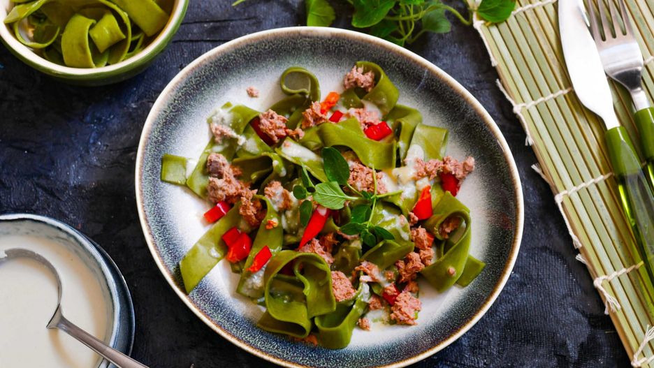 Obiad w piętnaście minut. Tagliatelle z tuńczykiem i serem pleśniowym