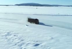 Polka driftuje ciężarówką po zamarzniętym jeziorze – wideo 