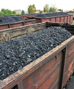 Bytom. Złodzieje zatrzymali pociąg, aby ukraść węgiel. Zablokowali tory na wiele godzin