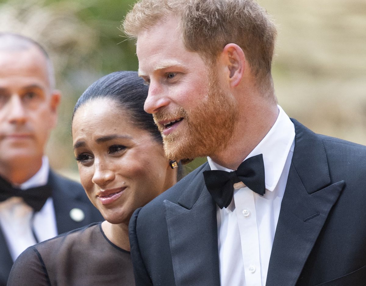 Tym razem oberwał książę Harry. Za drobny szczegół przy koszuli