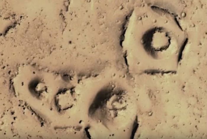 Łowcy UFO: na Marsie widać starożytne miasta