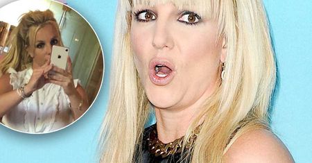 Zdjęcie Britney Spears w stroju sprzed 20 lat wywołało burzę! Amatroski retusz aż bije po oczach!