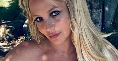 Britney Spearas zmaga się z wahaniami wagi: "Przytyłam, ale przynajmniej teraz mam tyłek". Pokazała figurę w całej okazałości