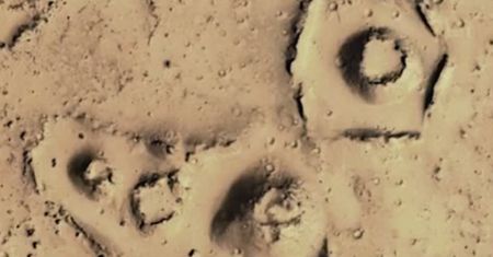 Łowcy UFO: na Marsie widać starożytne miasta