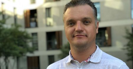 Zablokował ustawę napisaną pod Kaczyńskiego. Ma miliony i poparcie z Torunia