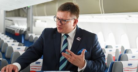 "Nie podam się do dymisji. To próba terroryzowania spółki". Rozmawiamy z prezesem LOT