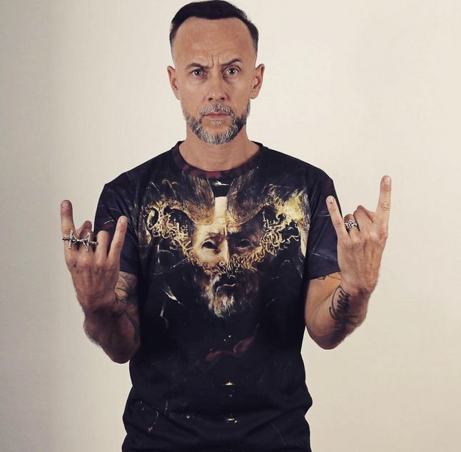 Nergal wrzucił nagie zdjęcie. Pokazał odrobinę za dużo