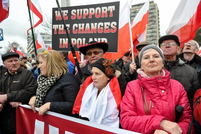 Milion podpisów zamiast marszu. Demonstracja "Gazety Polskiej" odwołana