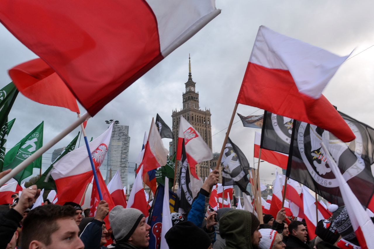 Dlaczego Polacy kochają się nienawidzić. Powodów jest więcej niż może się wydawać