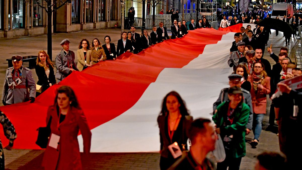 11 listopada. MSWiA chce wprowadzić zakaz noszenia broni w dniu Święta Niepodległości