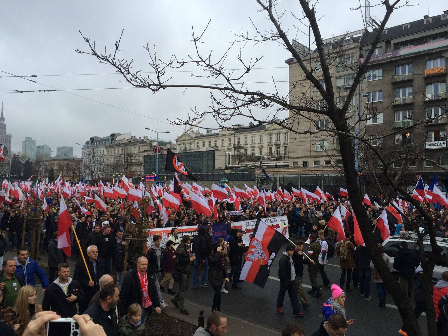 "Cześć i chwała bohaterom"