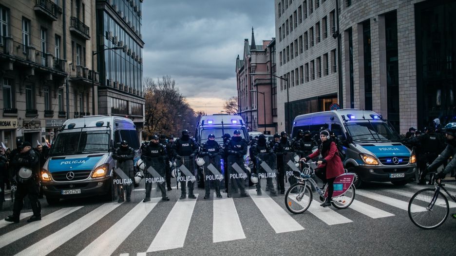 Aby zebrać obstawę na Marsz Niepodległości komendanci oferują po 1000 zł.