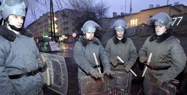 Stan wojenny dzisiaj - zobacz, do czego cię zmuszą