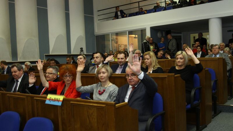 Podczas sesji rady miasta w Płocku doszło do skandalu