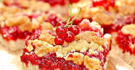 Ciasto z porzeczkami i kokosową kruszonką
