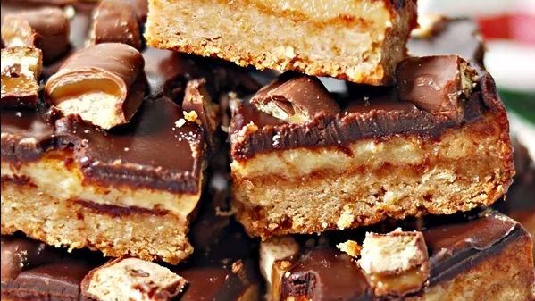 Proste ciasto karmelowe z czekoladą a’la Twix