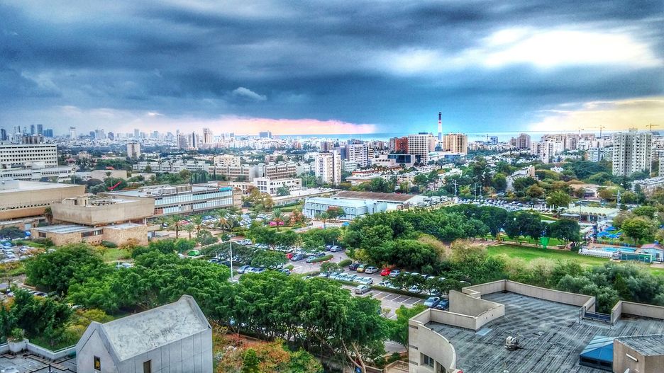Panorama Tel Avivu w czasie burzy