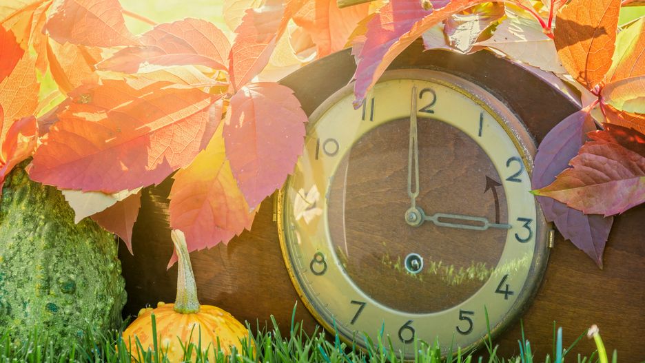Zmiana czasu z letniego na zimowy 2019. Kiedy dokładnie przestawimy zegarki?
