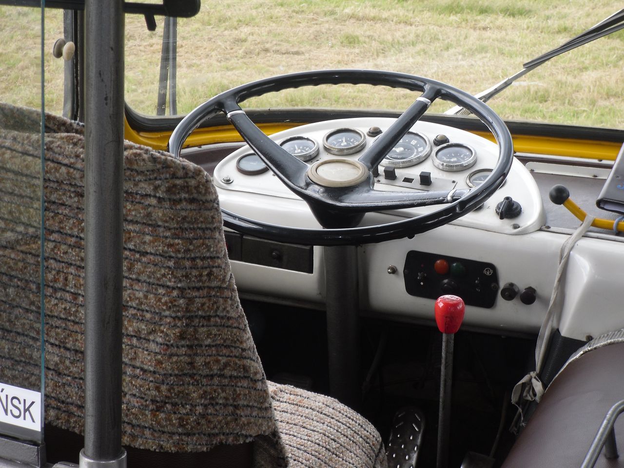 Wypadek autobusu szkolnego w Świętokrzyskiem. Są ranni