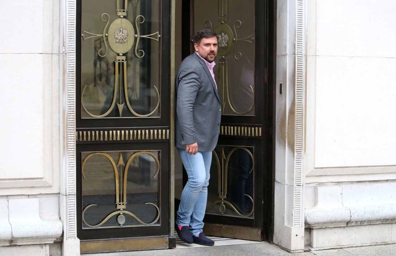 Mateusz Morawiecki ostatnią deską ratunku? Agent Tomek ma kłopoty, błaga premiera o pomoc