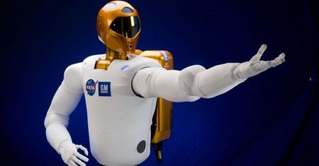 Robot R2 leci w kosmos