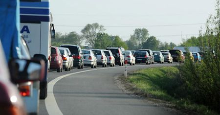 Karambol na autostradzie A4 koło Wrocławia. Auta stoją w korku