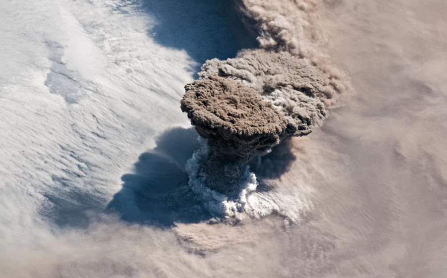 Rosja. Wybuch wulkanu zmienia kolor nieba na całej półkuli