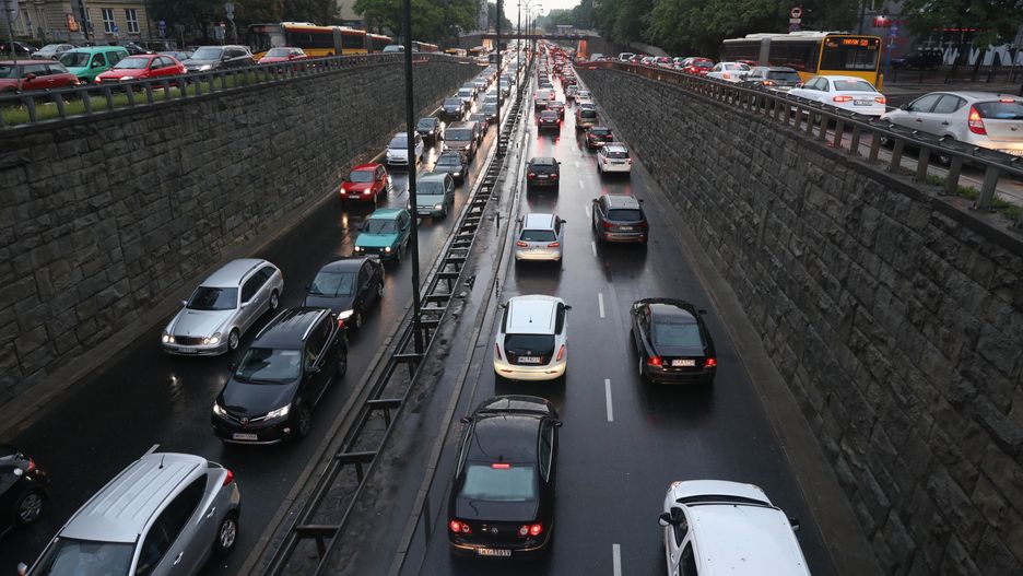 Warszawa. Na Trasie Łazienkowskiej w piątek 10 stycznia br. doszło do dwóch kolizji [zdj. archiwalne]