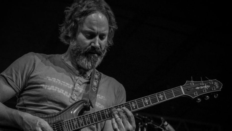 Neal Casal, który współpracował z Ryanem Adamsem, nie żyje