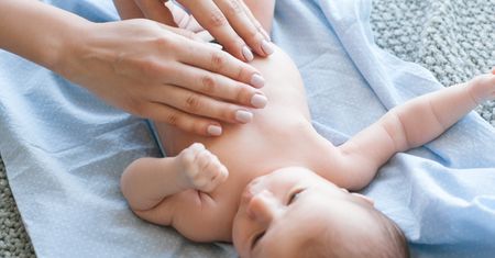 Rosyjska masażystka "z boskim darem" skręciła kark niemowlakowi