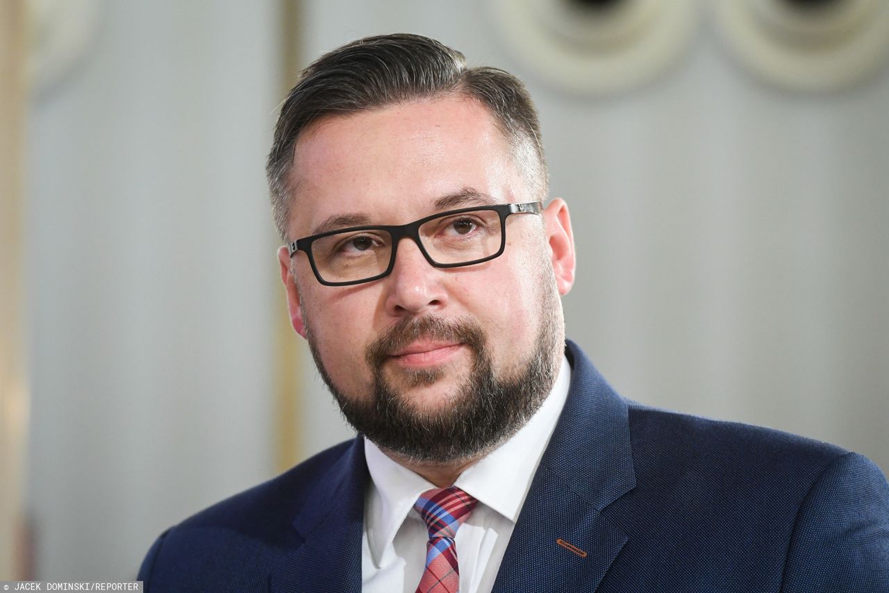 Poseł "spróbujcie utrzymać się za 9 tys. zł" tłumaczy się. Polityk miał coś innego na myśli...