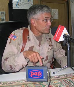 Gen. Casey: chciałbym, żeby Polacy zostali w Iraku do 2006 r.