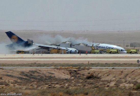 Katastrofa samolotu cargo Lufthansy - złamał się na pół