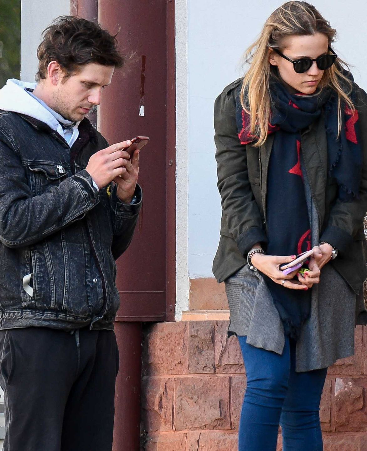Antek Królikowski z nową dziewczyną na zdjęciach paparazzi