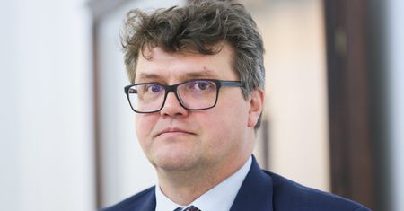 Maciej Wąsik dotrzymał słowa. Pozwał Ryszard Petru