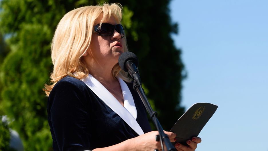 Wdowa po gen. Andrzeju Błasiku. Impreza, która miała upamiętnić jej męża, stała się powodem powrotu plotek