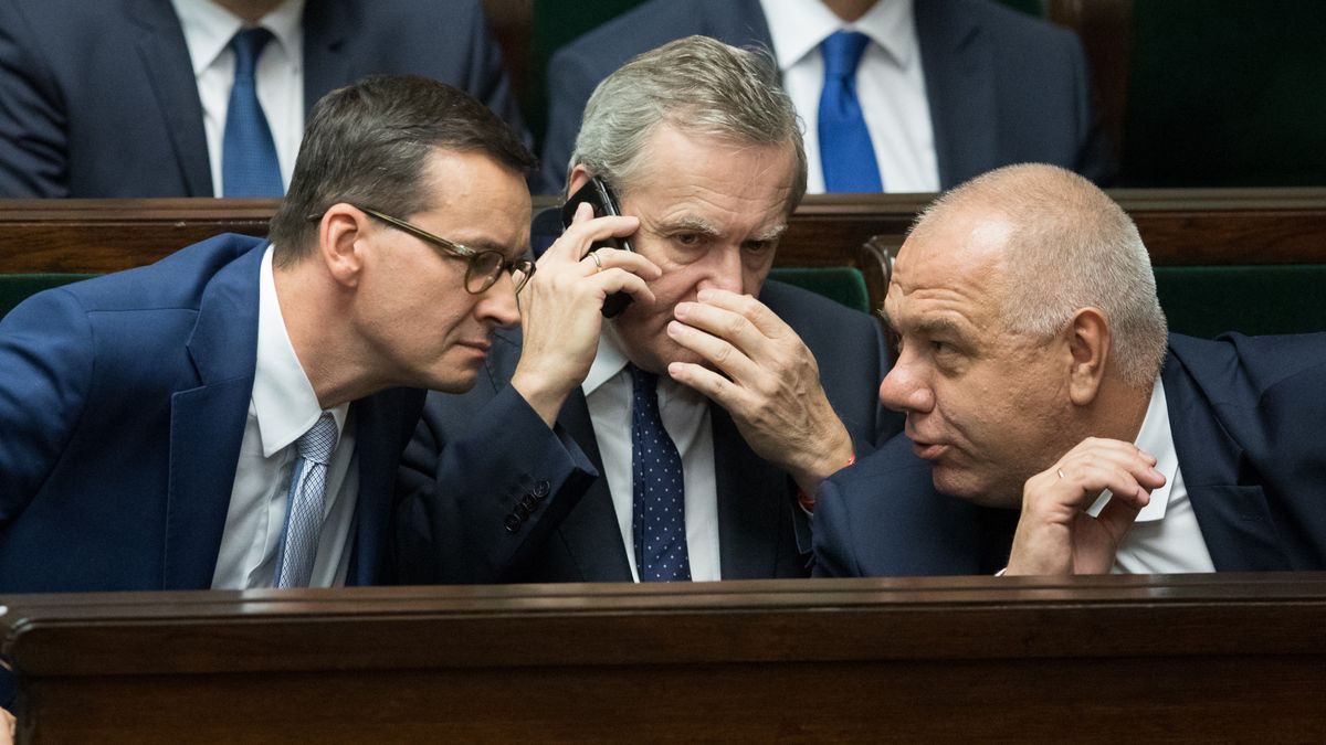 Jacek Sasin ma objąć nadzór nad zdecydowaną większością spółek państwowych