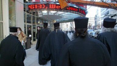 Duchowni tłumnie przybyli na premierę filmu