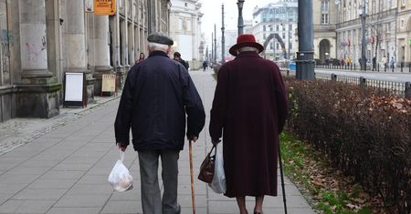OPZZ chce zadbać o wdowy i wdowców. Proponuje podniesienie świadczeń