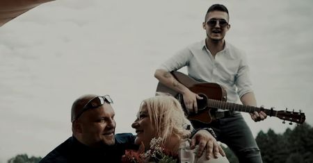 Arkadiusz Kraska w teledysku disco polo. Mężczyzna po 19 latach wypuszczony z więzienia
