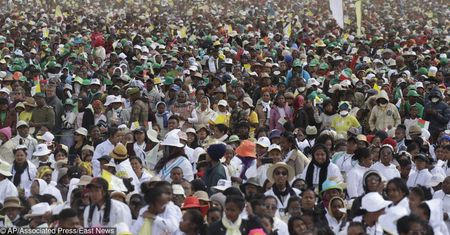 Madagaskar. Tłumy na mszy z papieżem Franciszkiem. Około miliona wiernych